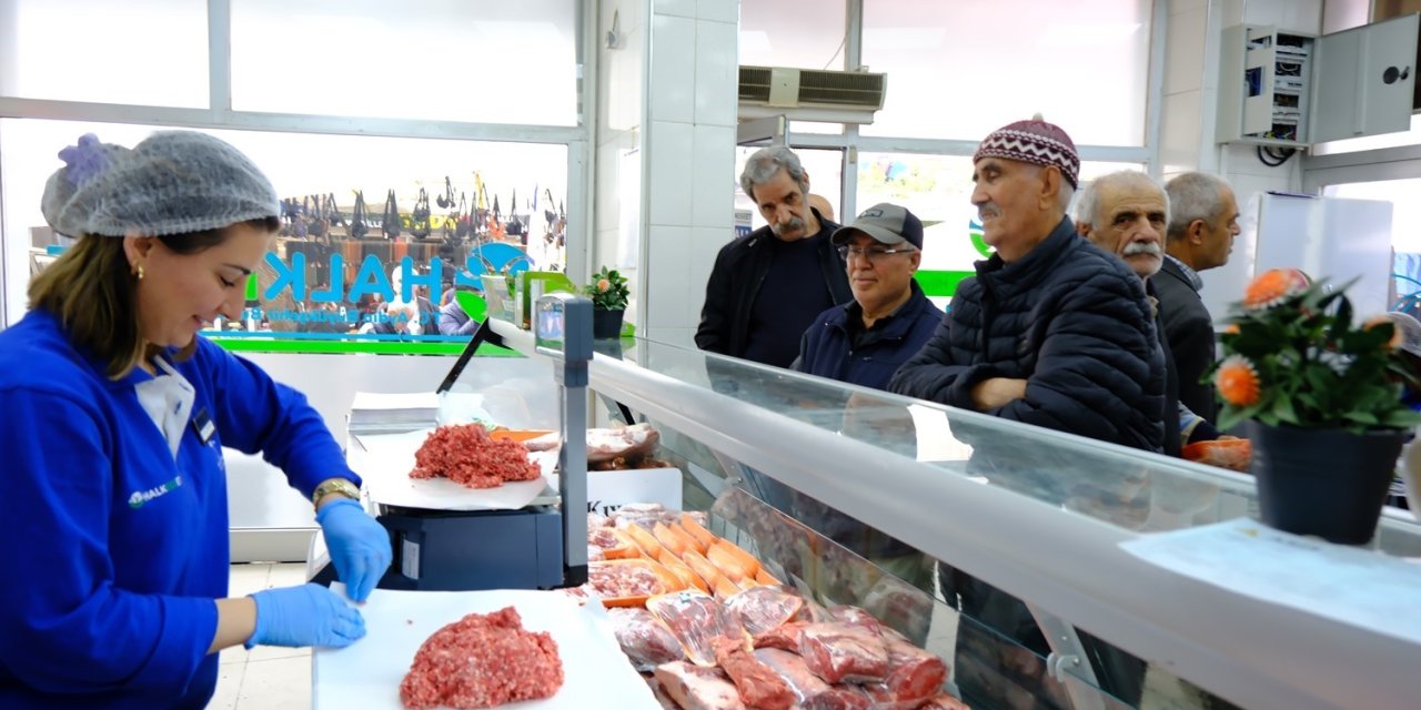 Büyükşehir’in ‘Emekli Kart’ını Aydınlılar çok sevdi