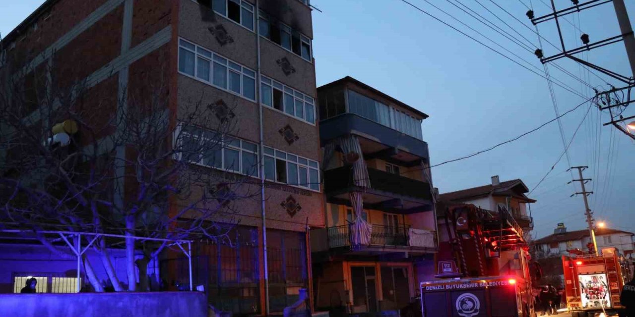 Denizli’de evde çıkan yangında çocuklarını kurtaran anne hayatını kaybetti