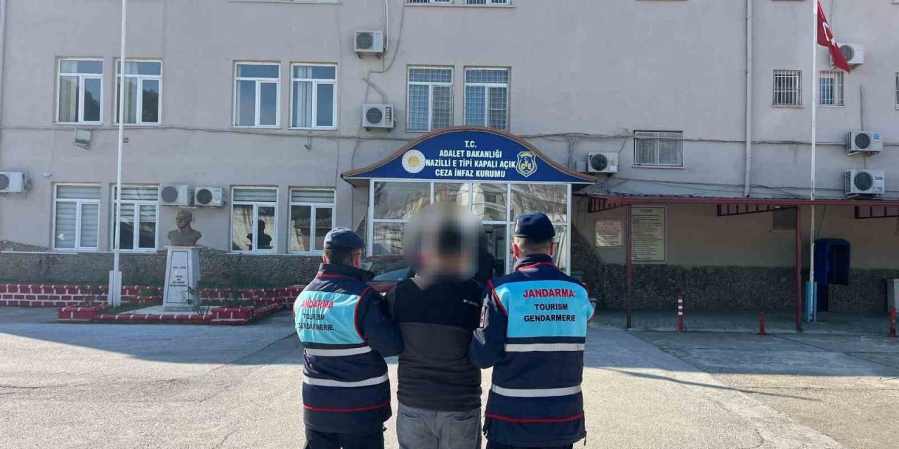 Jandarma aranan şahısları yakaladı
