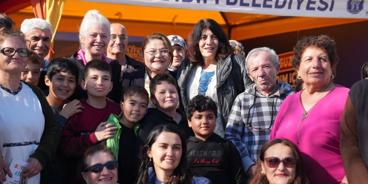 Başkan Gençay, vatandaşları dinliyor