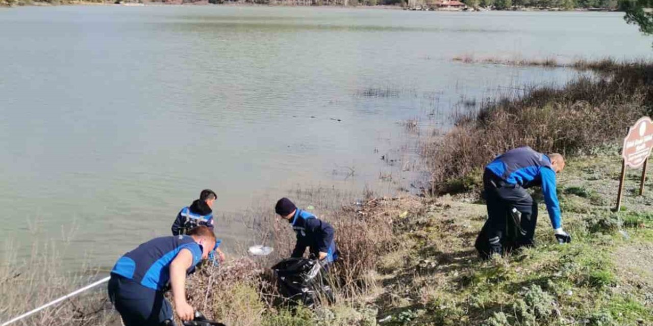 Ula Göleti çevresinde çevre temizliği