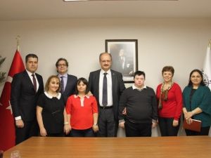 İzmir Down Sendromu Derneğinden Rektör Akhan’a Ziyaret