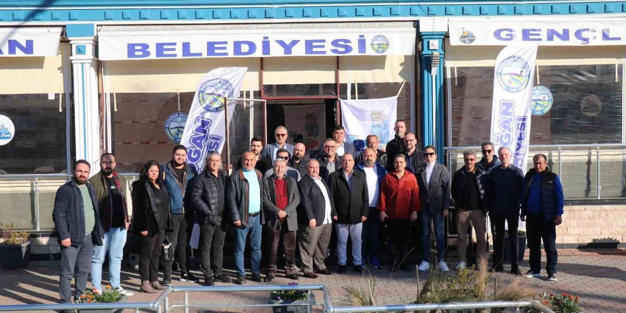 Başkan Özel, su bayileri ile buluştu