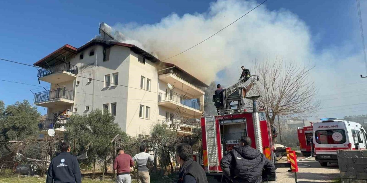 Çatı katı yangınında 5 kişi dumandan etkilendi