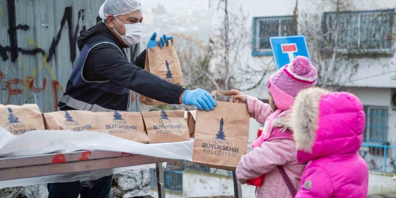 Büyükşehir’den miniklere beslenme paketi