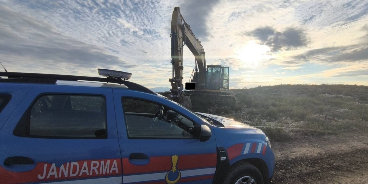 Hazine arazisinde kaçak kazı yapan şahıslar yakalandı