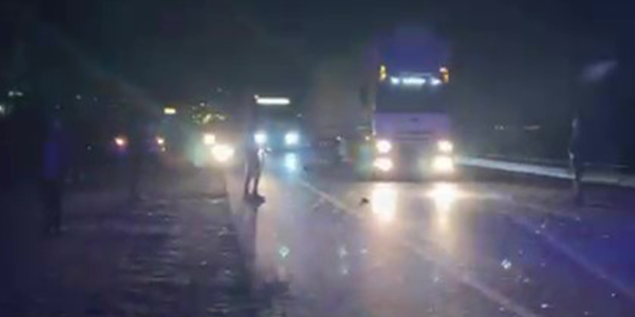 Yaşlı adam araçların altında kalarak hayatını kaybetti