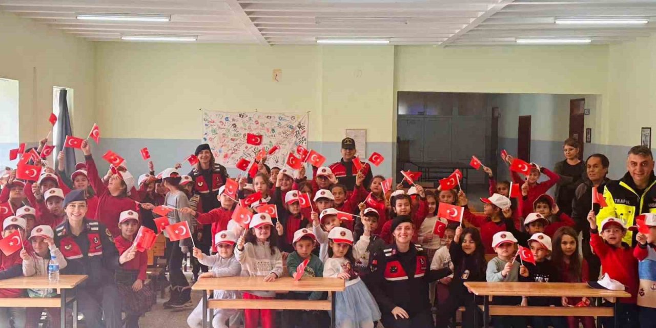 Koçarlı’da jandarma ekipleri öğrencilerle buluştu