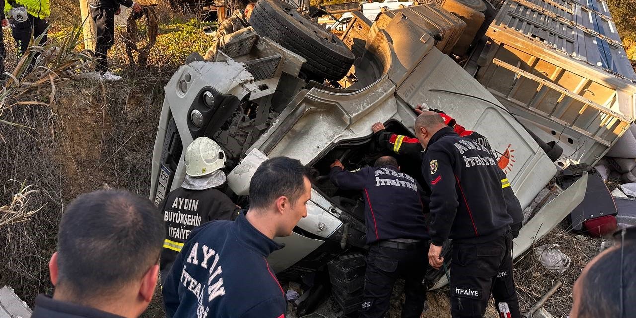 Kuşadası’nda virajı alamayan tır tarlaya uçtu: 1 ölü, 3 yaralı