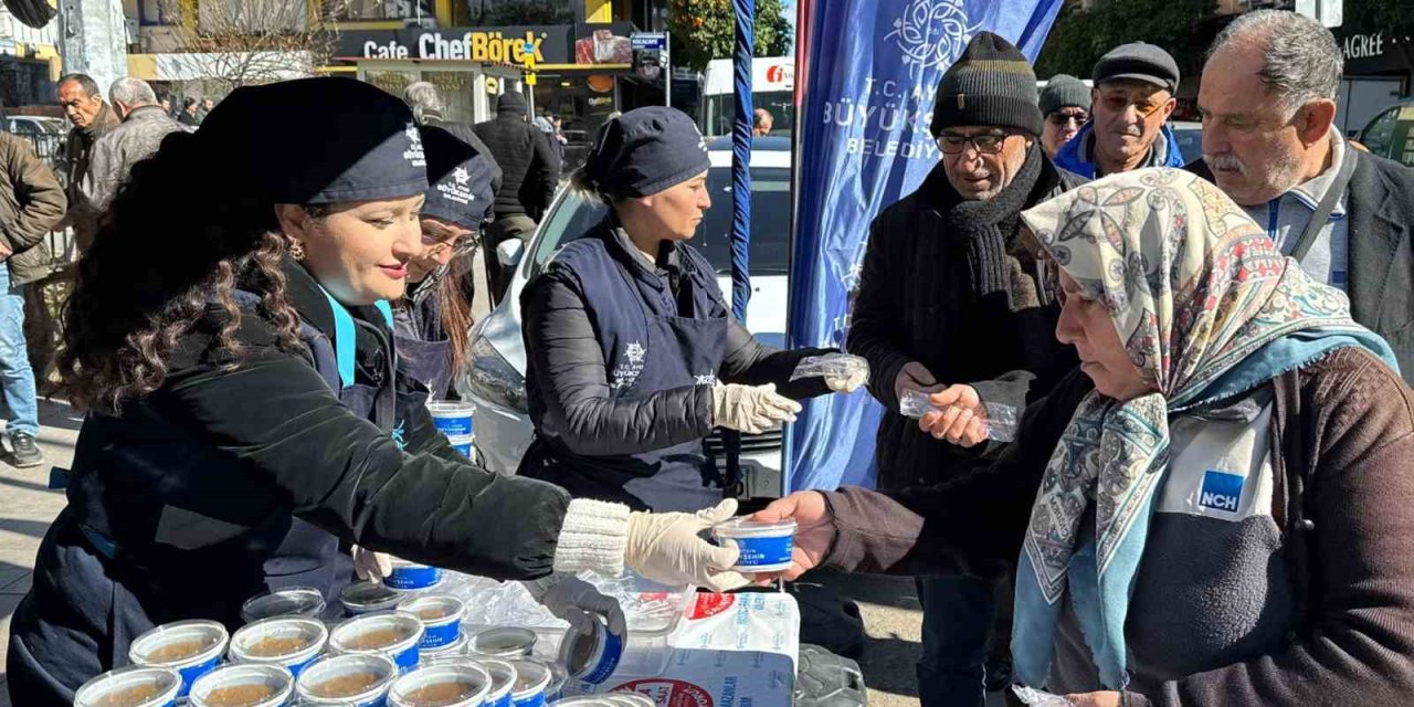 Büyükşehir, 6 Şubat’ın yıldönümünde helva hayrı yaptı