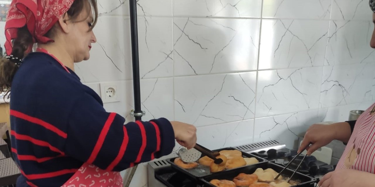 Halk Eğitim kursiyerleri, depremde hayatını kaybedenler için hayır yaptı