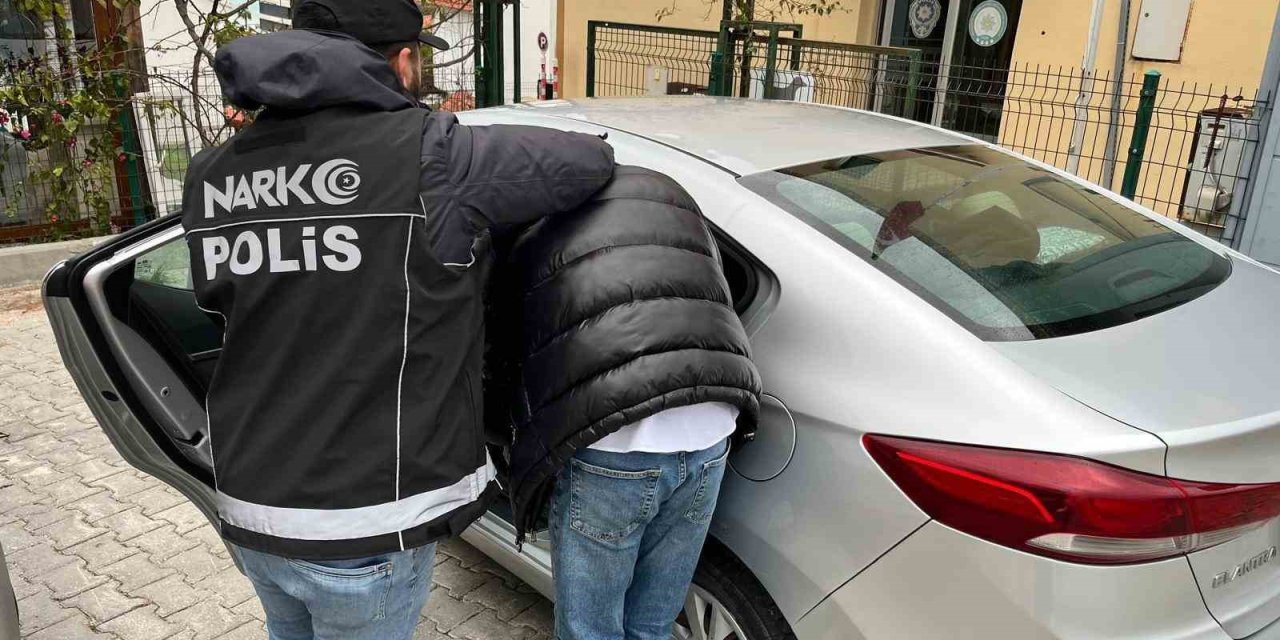 İzmir’de uyuşturucu operasyonu: 5 tutuklama