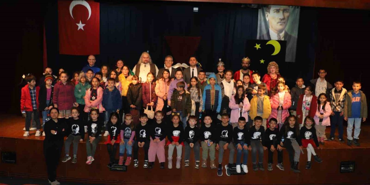 Başkan Çerçioğlu Nazillili çocukları tiyatro ile buluşturdu