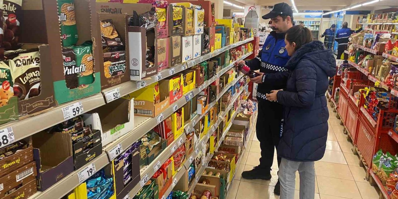 Selçuk’ta zincir marketlere zabıta denetimi