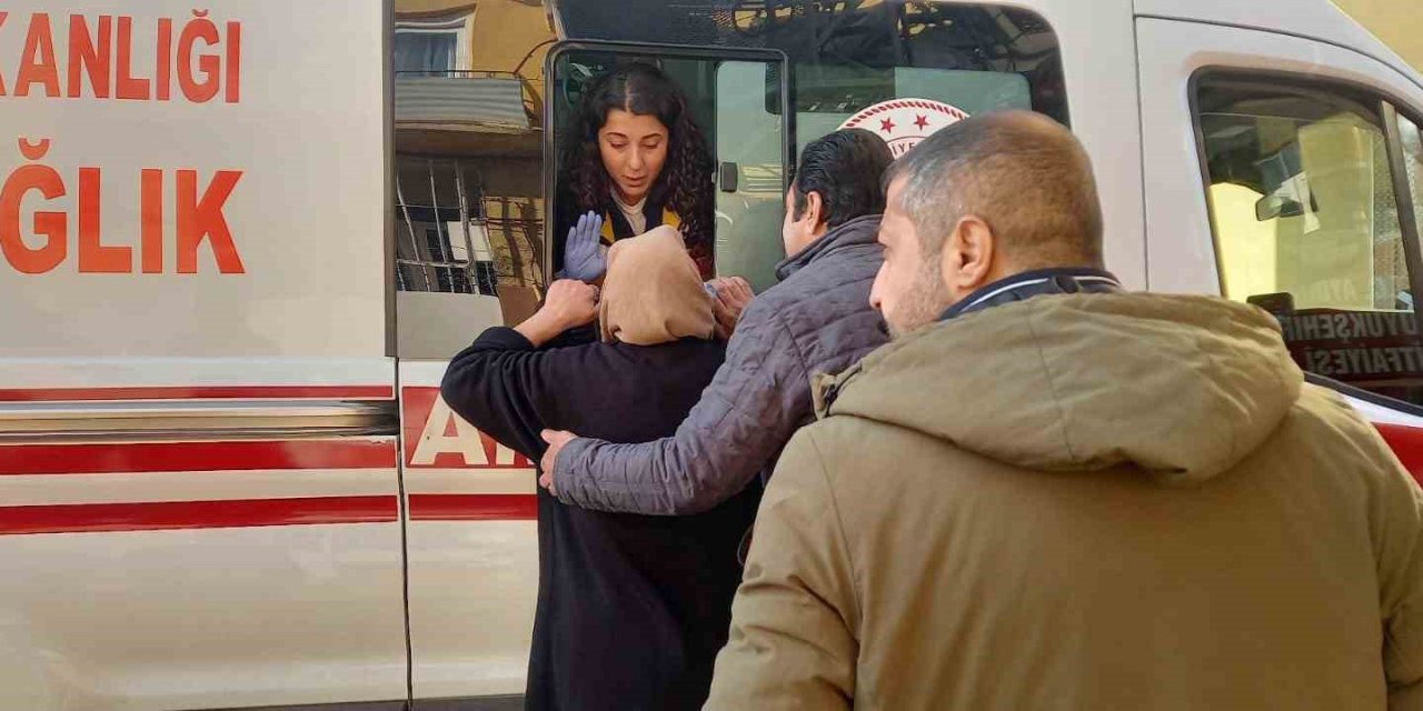 Duyarlı vatandaşlar genç kadını ölümden kurtardı