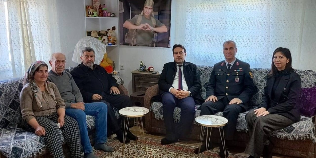 Jandarma ekipleri şehit ailelerini yalnız bırakmıyor
