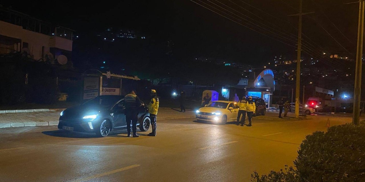 Kuşadası’nda uyuşturucu etkisinde araç kullanan şahıs yakalandı
