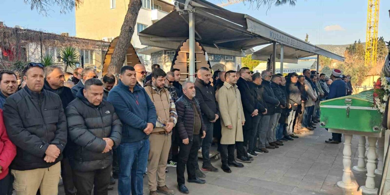 Tekerlekli sandalyede ölü olarak taburcu edildiği iddia edilen şahıs toprağa verildi