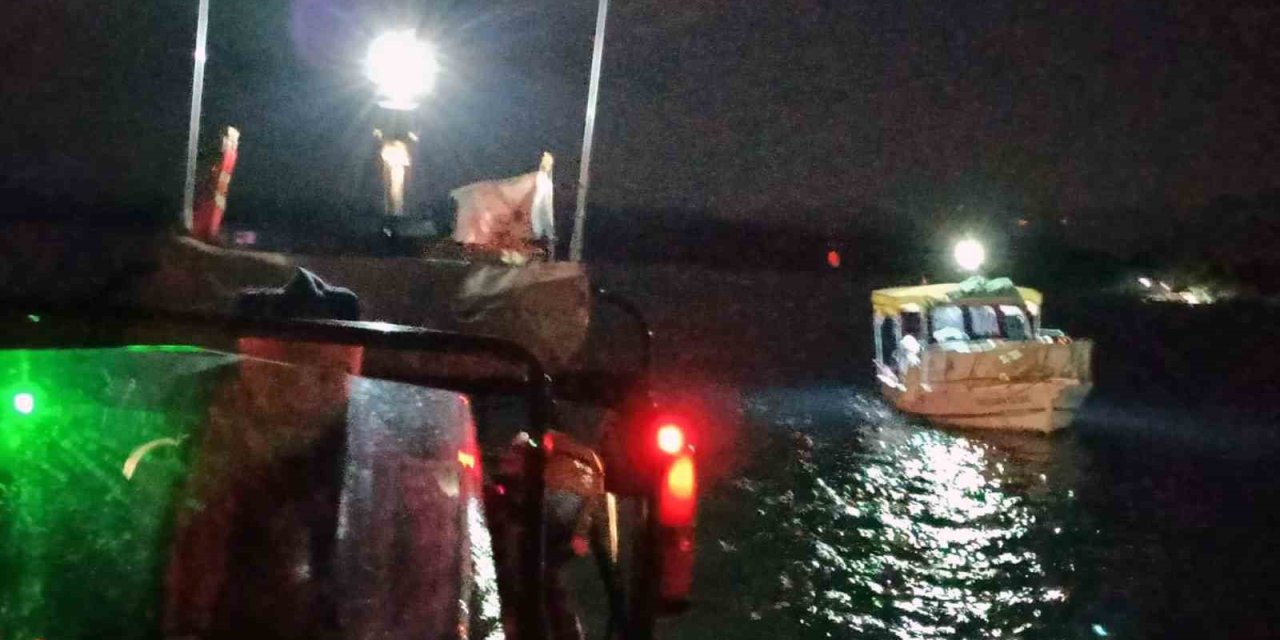 Makine arızası yapan tekneyi Kıyı Emniyet ekipleri kurtardı