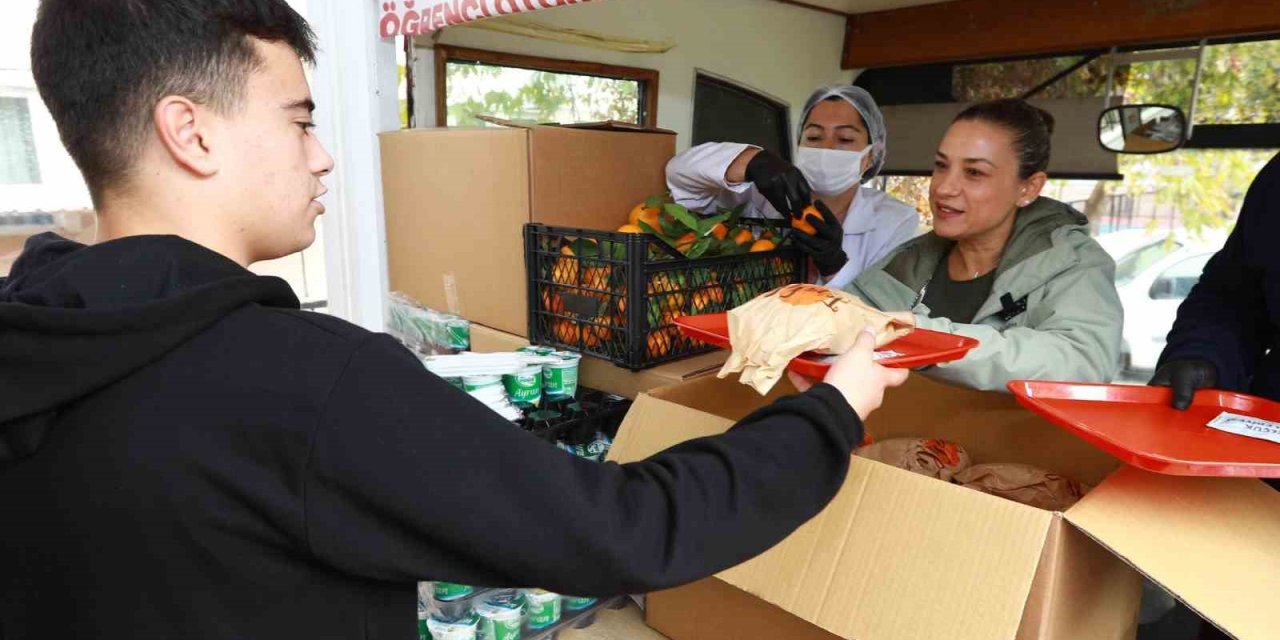Selçuk’ta öğrencilere beslenme desteği