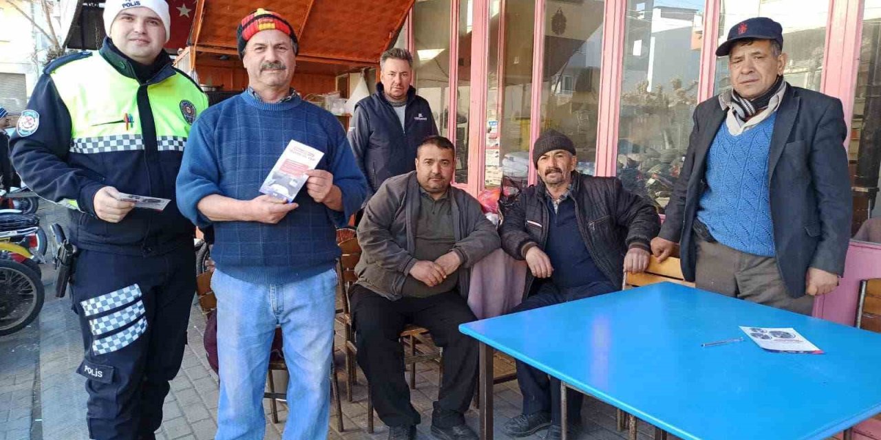 Araç sürücüleri ’ambulanslara fermuar sistemi ile yol verme’ hakkında bilgilendirildi