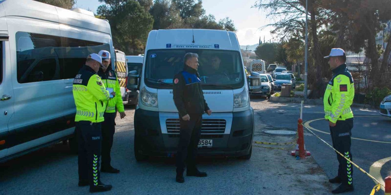 Kuşadası’nda okul servisleri denetimden geçti