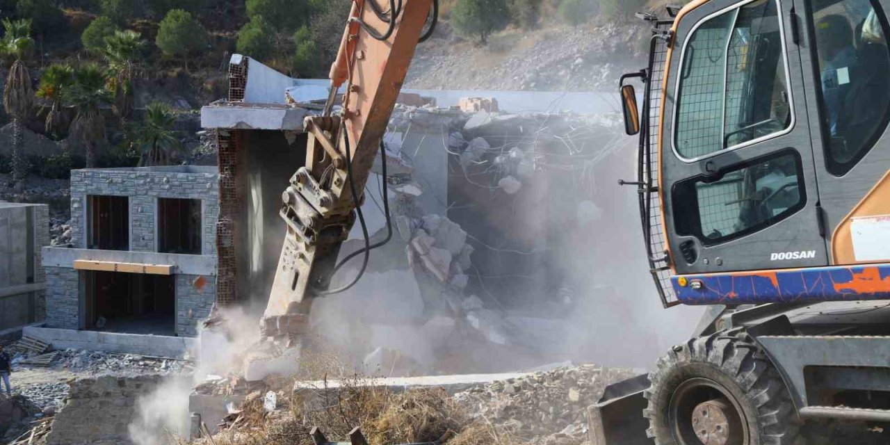 Bodrum’da kaçak yapılarla mücadele devam ediyor
