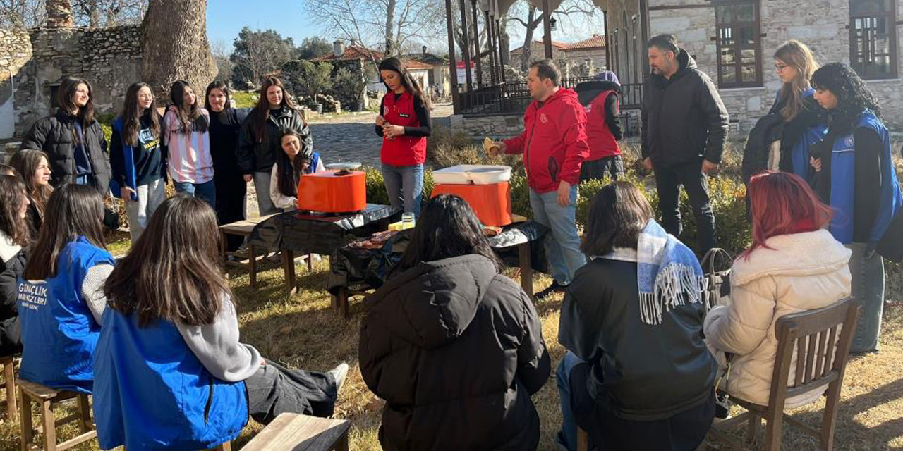 Stratonikeia Antik Kenti’nde gençler geleneksel sanatlarla buluştu