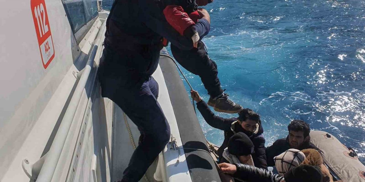 Marmaris Taşlıca’da 3’ü çocuk 13 düzensiz göçmen kurtarıldı