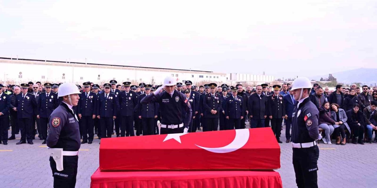 Geçirdiği kalp krizi sonucu hayatını kaybeden polis memuru için tören düzenlendi