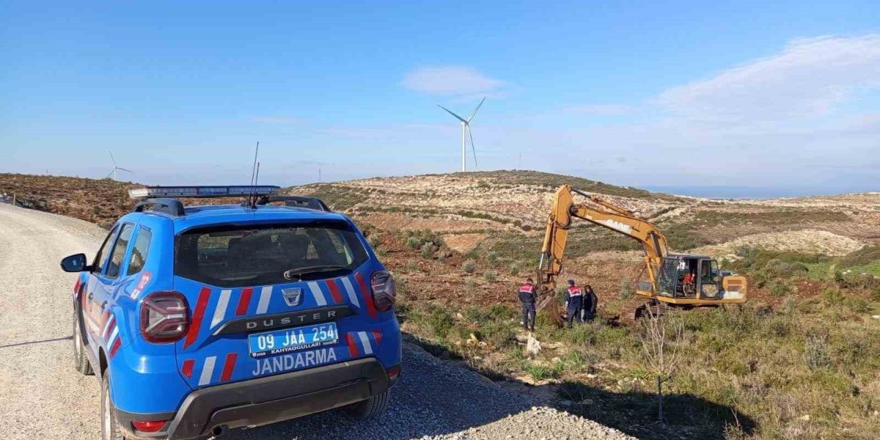 Hazine arazisindeki izinsiz kazıya jandarma baskını