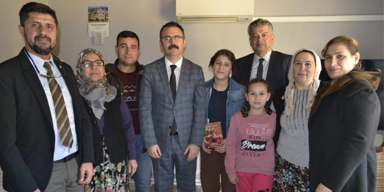 Kaymakam Ateş öğrencileri evlerinde ziyaret etti