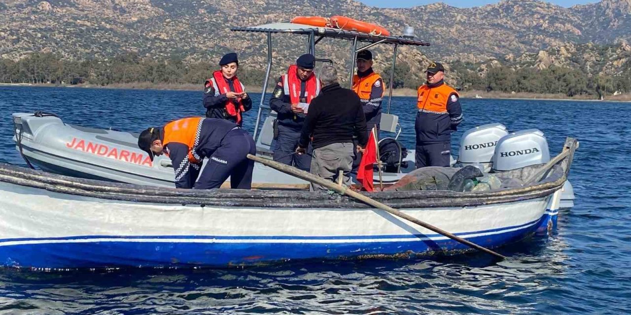 Jandarma ekipleri Bafa Gölü’nde denetimlerine devam ediyor