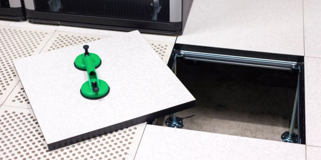 Veri merkezleri ve modern mekanlar için yükseltilmiş döşeme sistemleri