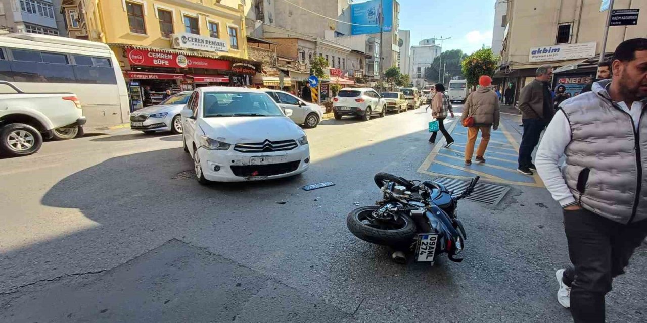 Otomobil ile motosiklet çarpıştı: 1 yaralı