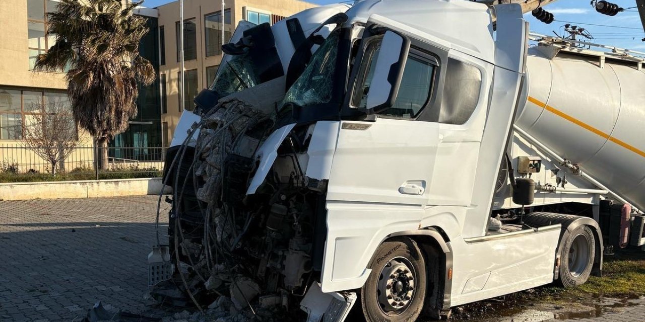 Beton direk, tırı ortadan ikiye ayırdı