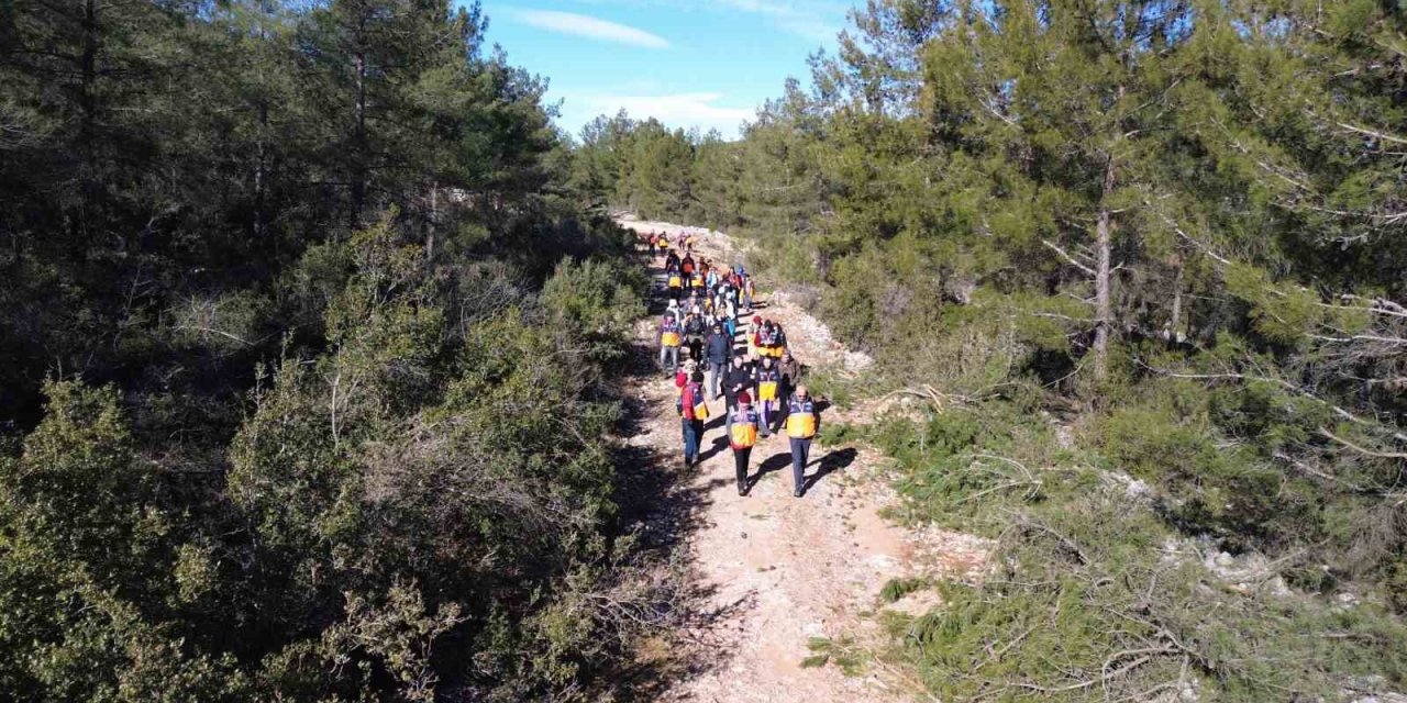 AFAD Muğla, gönüllülerle birlikte doğa yürüyüşü gerçekleştirdi