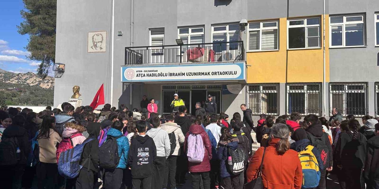 Sultanhisar’da öğrencilere trafik eğitimi verildi, okul servisleri denetlendi