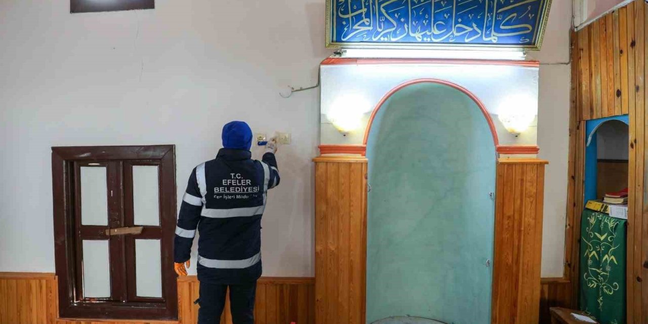 Efeler’in ekipleri Gölcük’te camiyi yeniledi