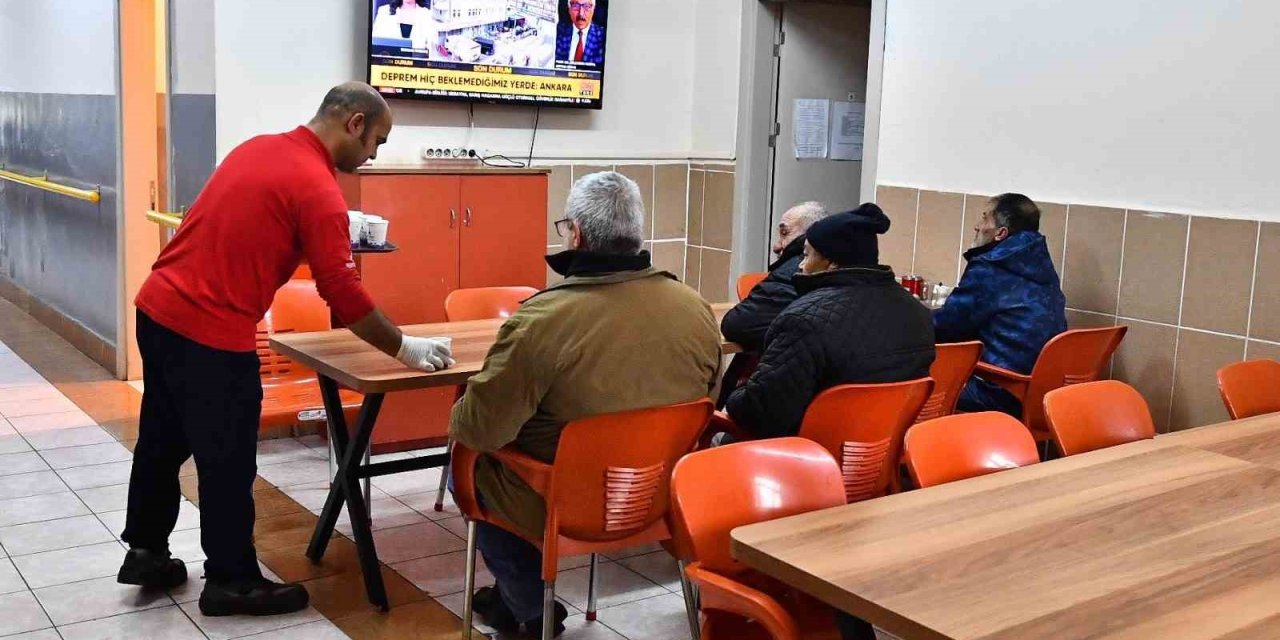 Soğuk kış günlerinde evsizlere sıcak yuva