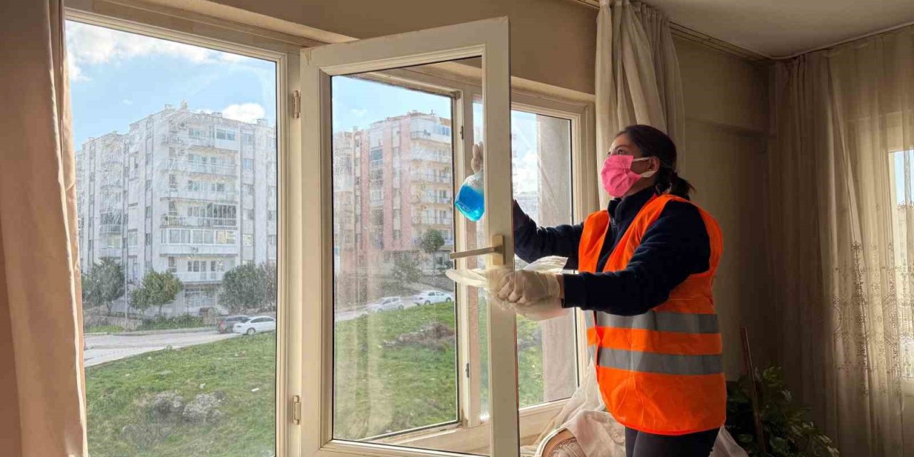 Menemen’de evler tertemiz, yaşlılar mutlu