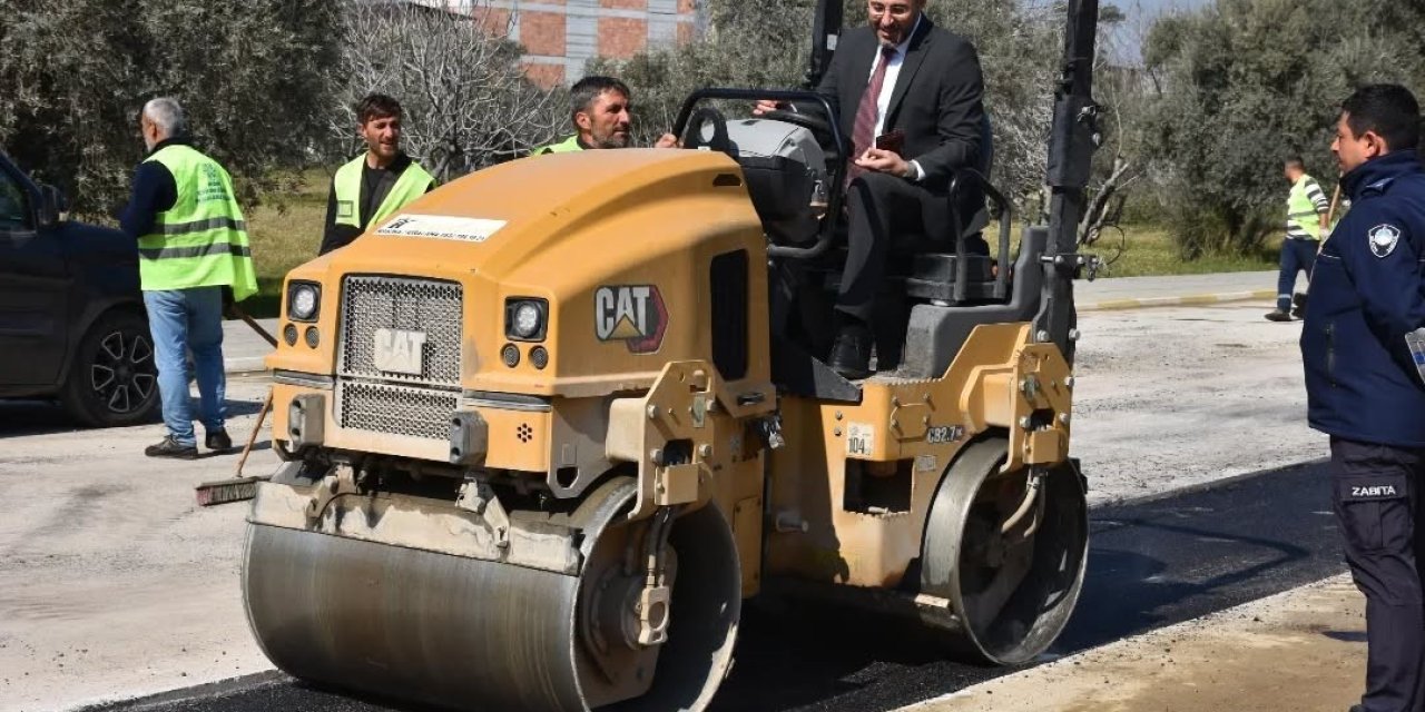İşçiler istedi, başkan silindirin başına geçti