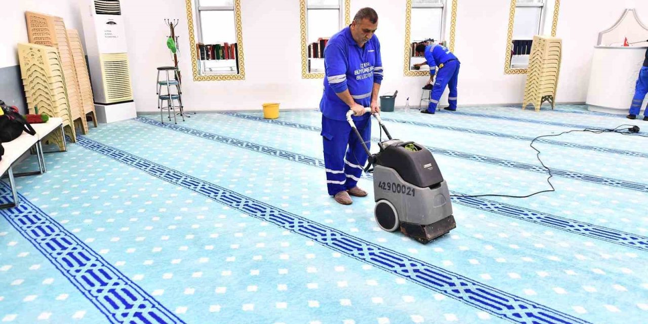 İzmir’in camileri Ramazan’a hazır