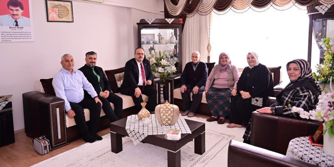 Vali Yakup Canbolat’tan şehit öğretmen Şenol Akar’ın ailesine ziyaret