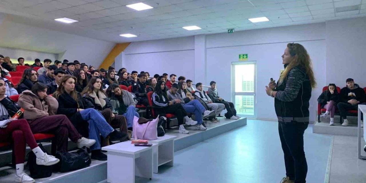 Narkotik ekiplerinden öğrencilere eğitim
