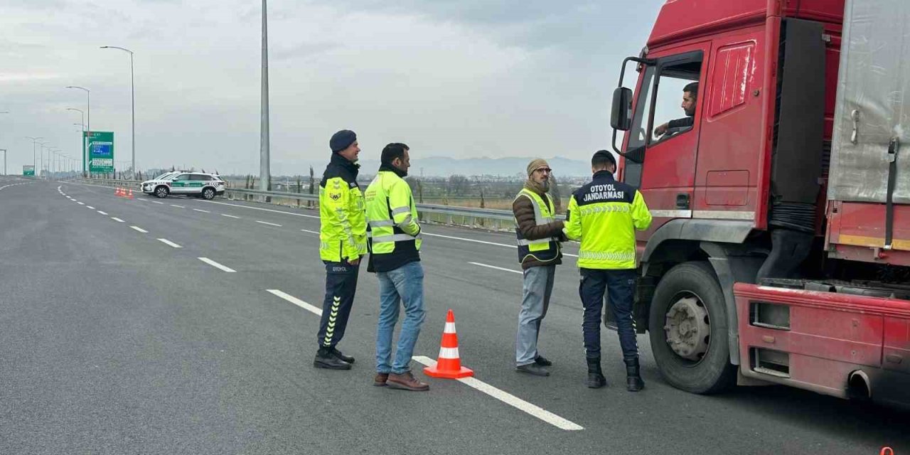 Otoyol denetlemesinde 102 araç kontrol edildi