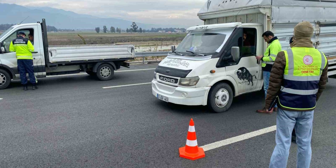 Kuşadası’nda canlı hayvan taşıyan araçlar denetlendi