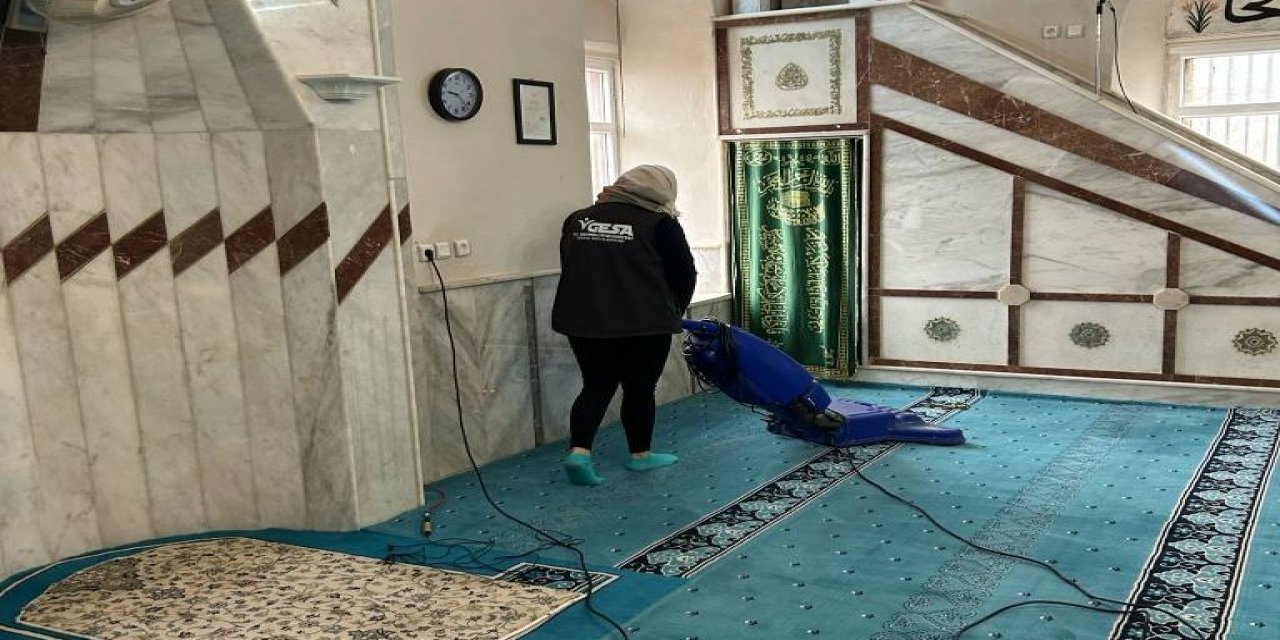 Germencik’te camilerde temizlik çalışması gerçekleştirildi