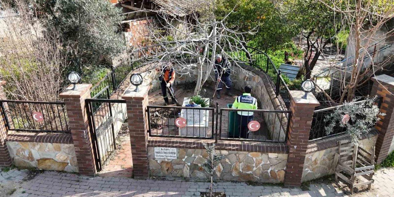 Nazilli Belediyesi’nden Ramazan öncesi türbelerde bakım ve temizlik çalışması