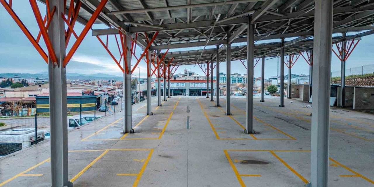 Seferihisar Belediyesi, Karakayalar Pazar Yeri’ni hizmete açıyor.